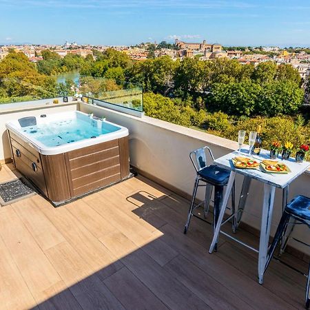 Penthouse With A Panoramic Rooftop In Trastevere With Seasonally Jacuzzi Rome Extérieur photo