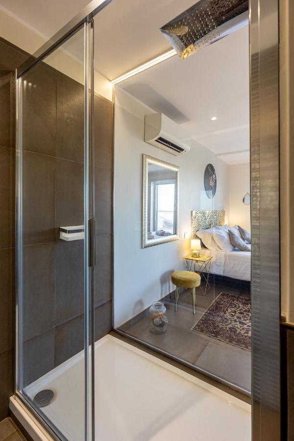 Penthouse With A Panoramic Rooftop In Trastevere With Seasonally Jacuzzi Rome Extérieur photo