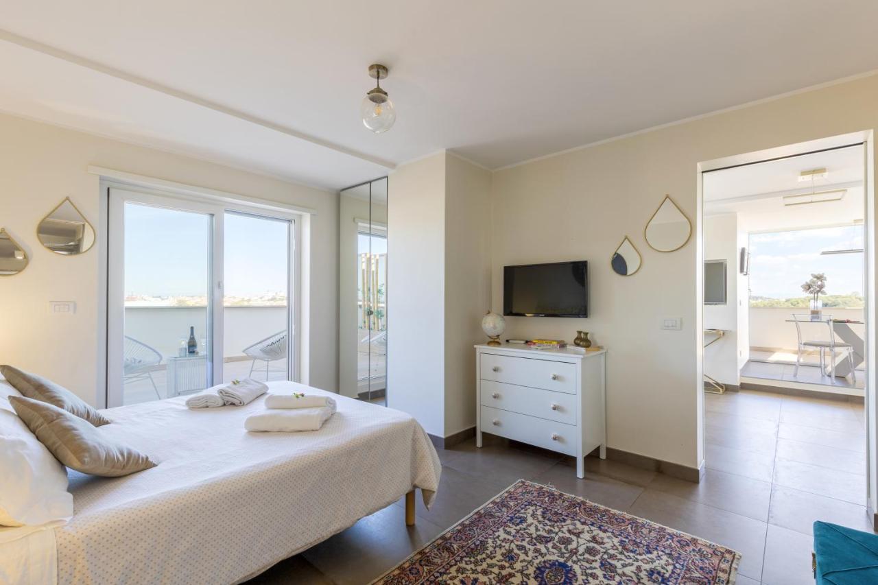 Penthouse With A Panoramic Rooftop In Trastevere With Seasonally Jacuzzi Rome Extérieur photo