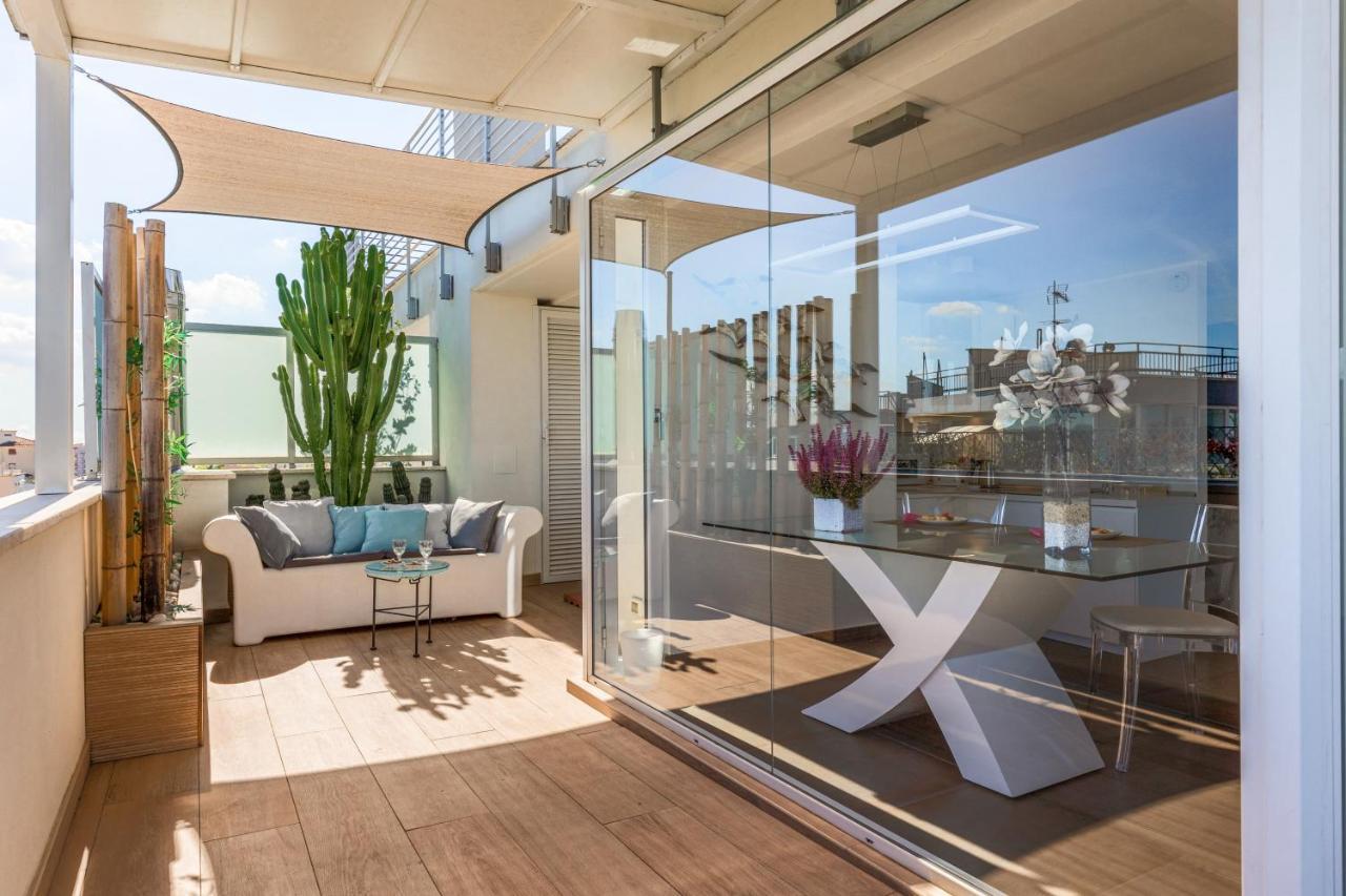 Penthouse With A Panoramic Rooftop In Trastevere With Seasonally Jacuzzi Rome Extérieur photo