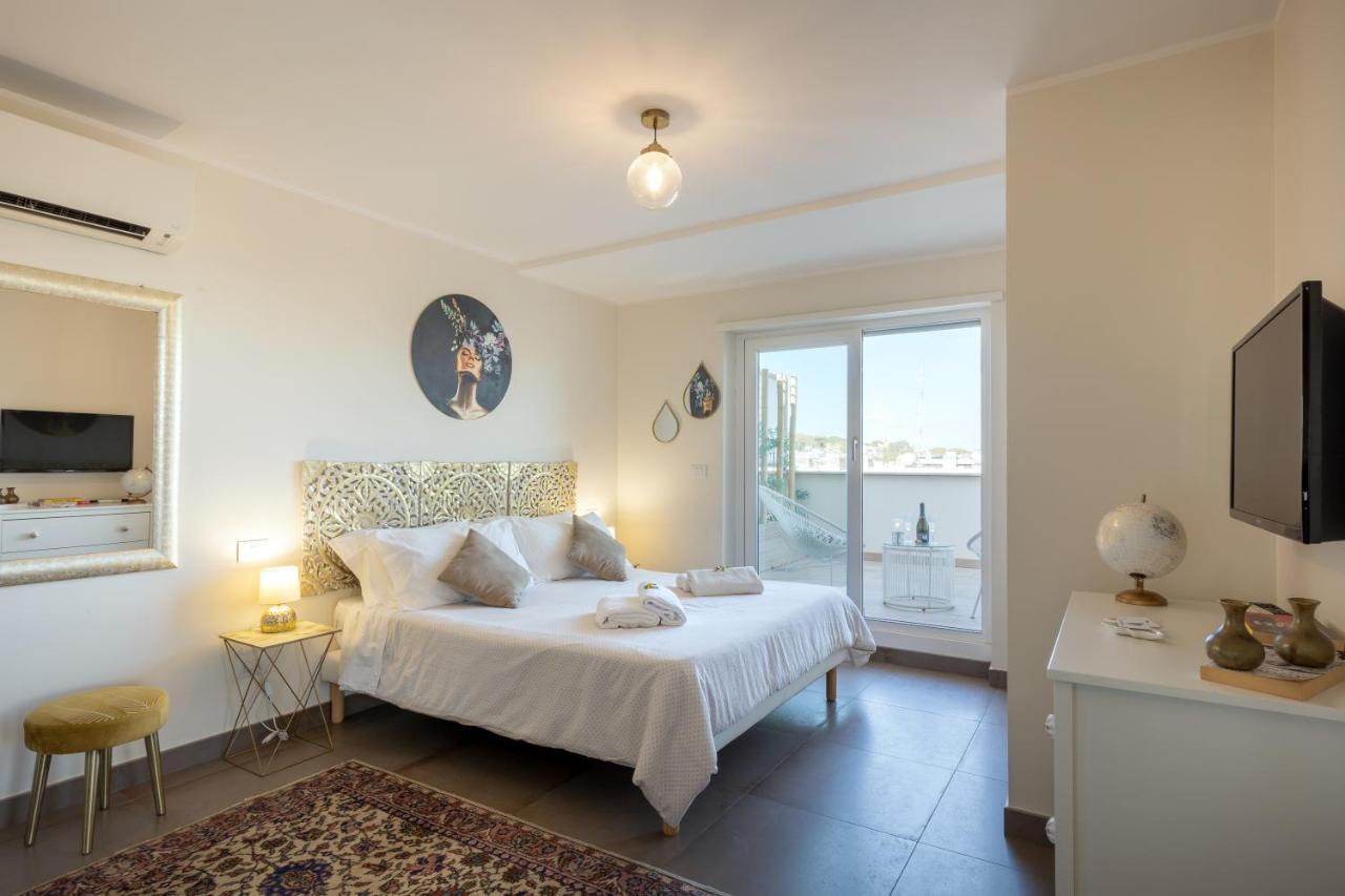 Penthouse With A Panoramic Rooftop In Trastevere With Seasonally Jacuzzi Rome Extérieur photo