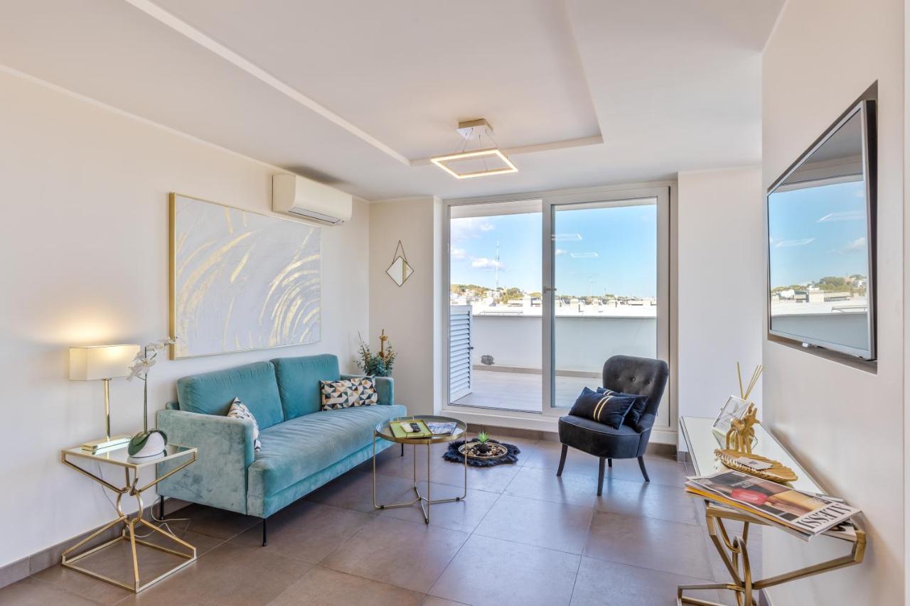 Penthouse With A Panoramic Rooftop In Trastevere With Seasonally Jacuzzi Rome Extérieur photo