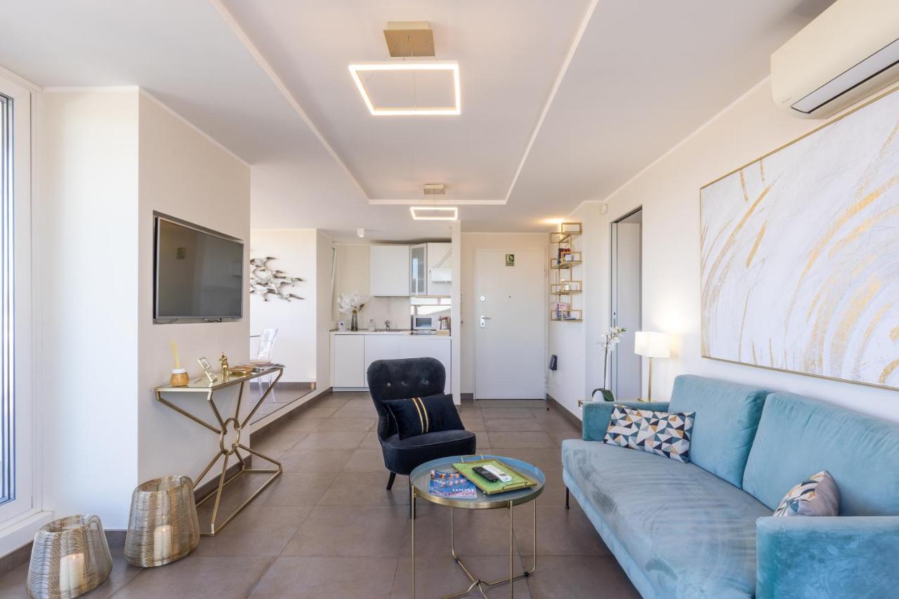 Penthouse With A Panoramic Rooftop In Trastevere With Seasonally Jacuzzi Rome Extérieur photo