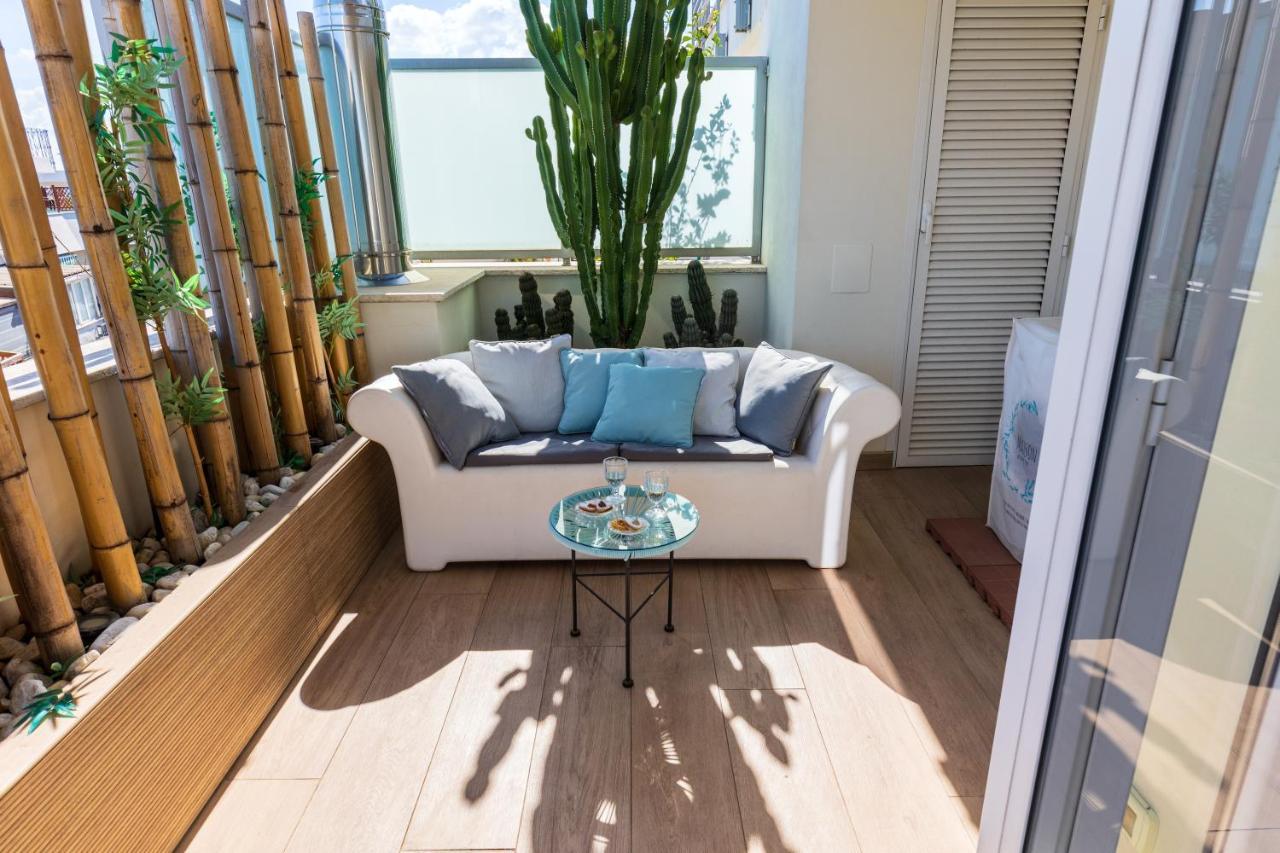 Penthouse With A Panoramic Rooftop In Trastevere With Seasonally Jacuzzi Rome Extérieur photo