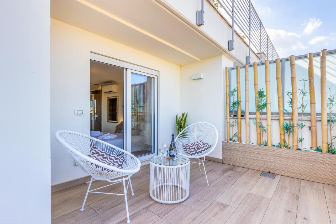 Penthouse With A Panoramic Rooftop In Trastevere With Seasonally Jacuzzi Rome Extérieur photo