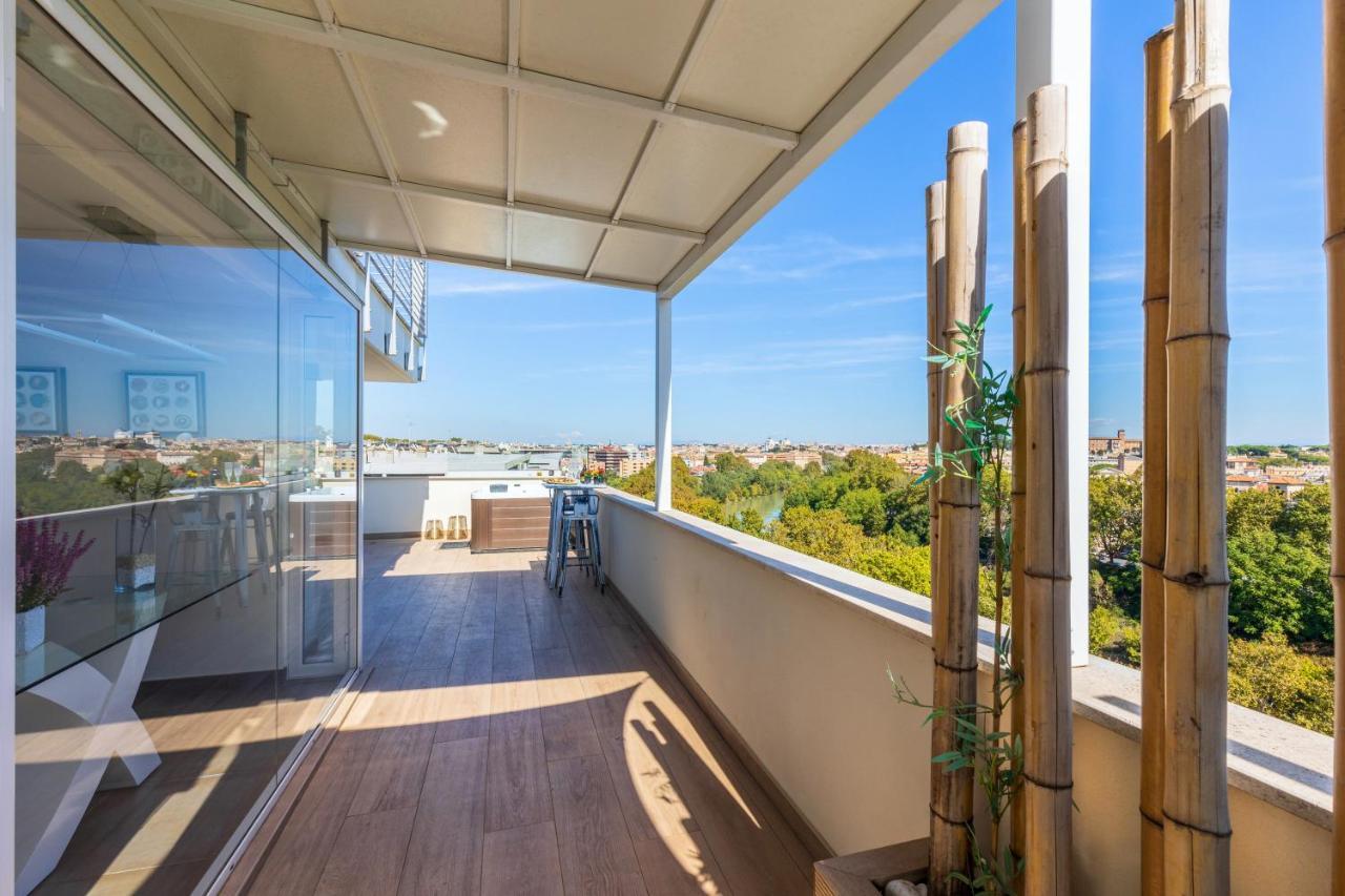 Penthouse With A Panoramic Rooftop In Trastevere With Seasonally Jacuzzi Rome Extérieur photo
