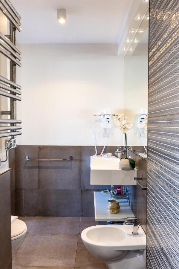 Penthouse With A Panoramic Rooftop In Trastevere With Seasonally Jacuzzi Rome Extérieur photo