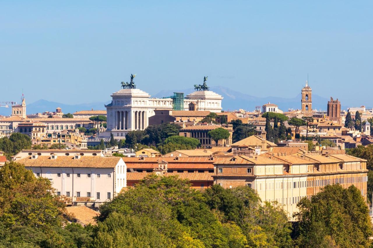 Penthouse With A Panoramic Rooftop In Trastevere With Seasonally Jacuzzi Rome Extérieur photo