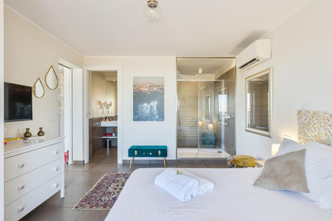 Penthouse With A Panoramic Rooftop In Trastevere With Seasonally Jacuzzi Rome Extérieur photo