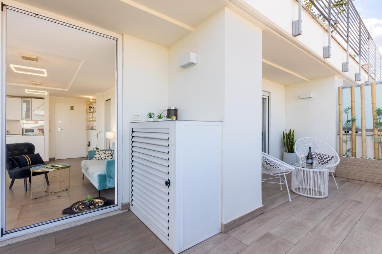 Penthouse With A Panoramic Rooftop In Trastevere With Seasonally Jacuzzi Rome Extérieur photo