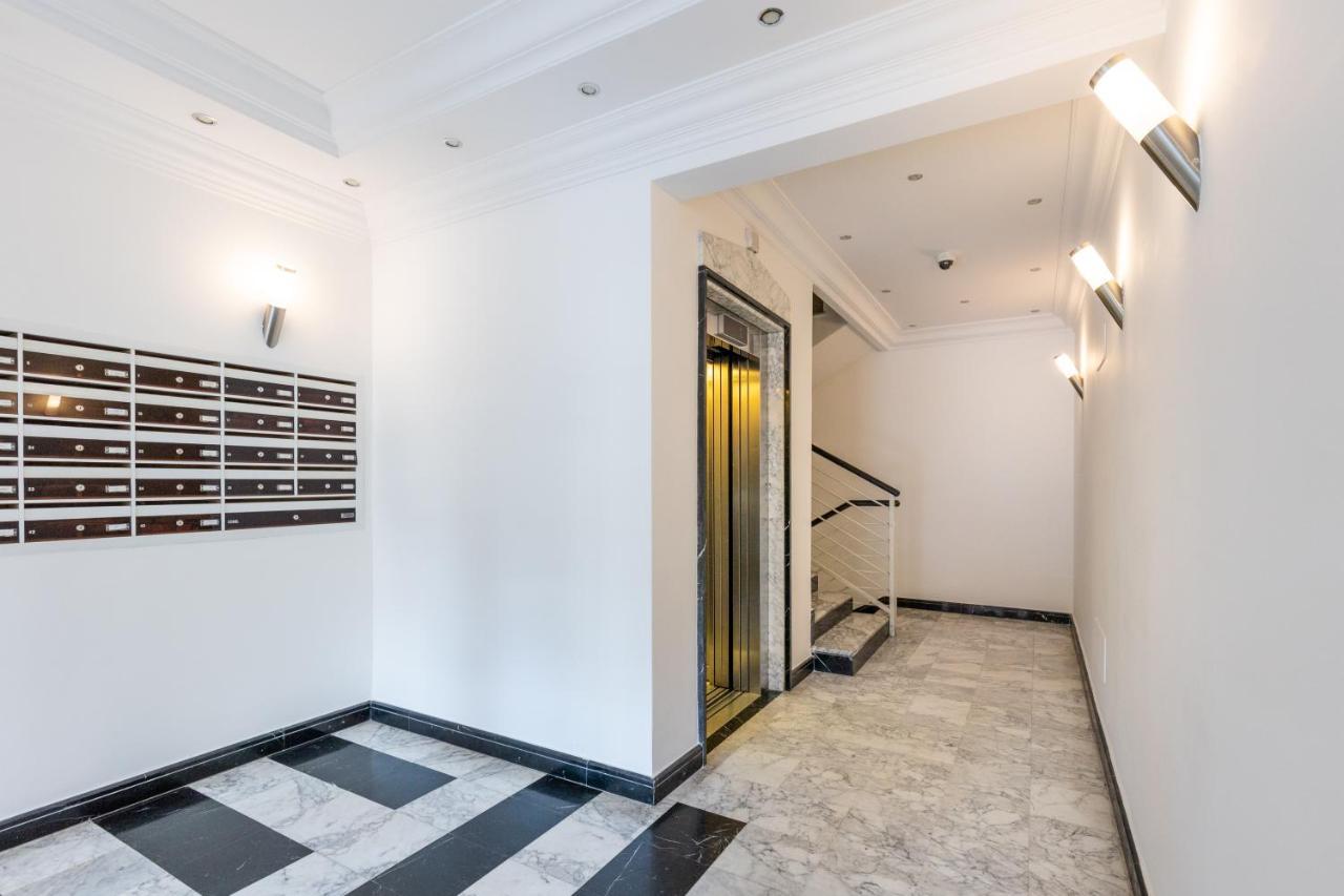 Penthouse With A Panoramic Rooftop In Trastevere With Seasonally Jacuzzi Rome Extérieur photo